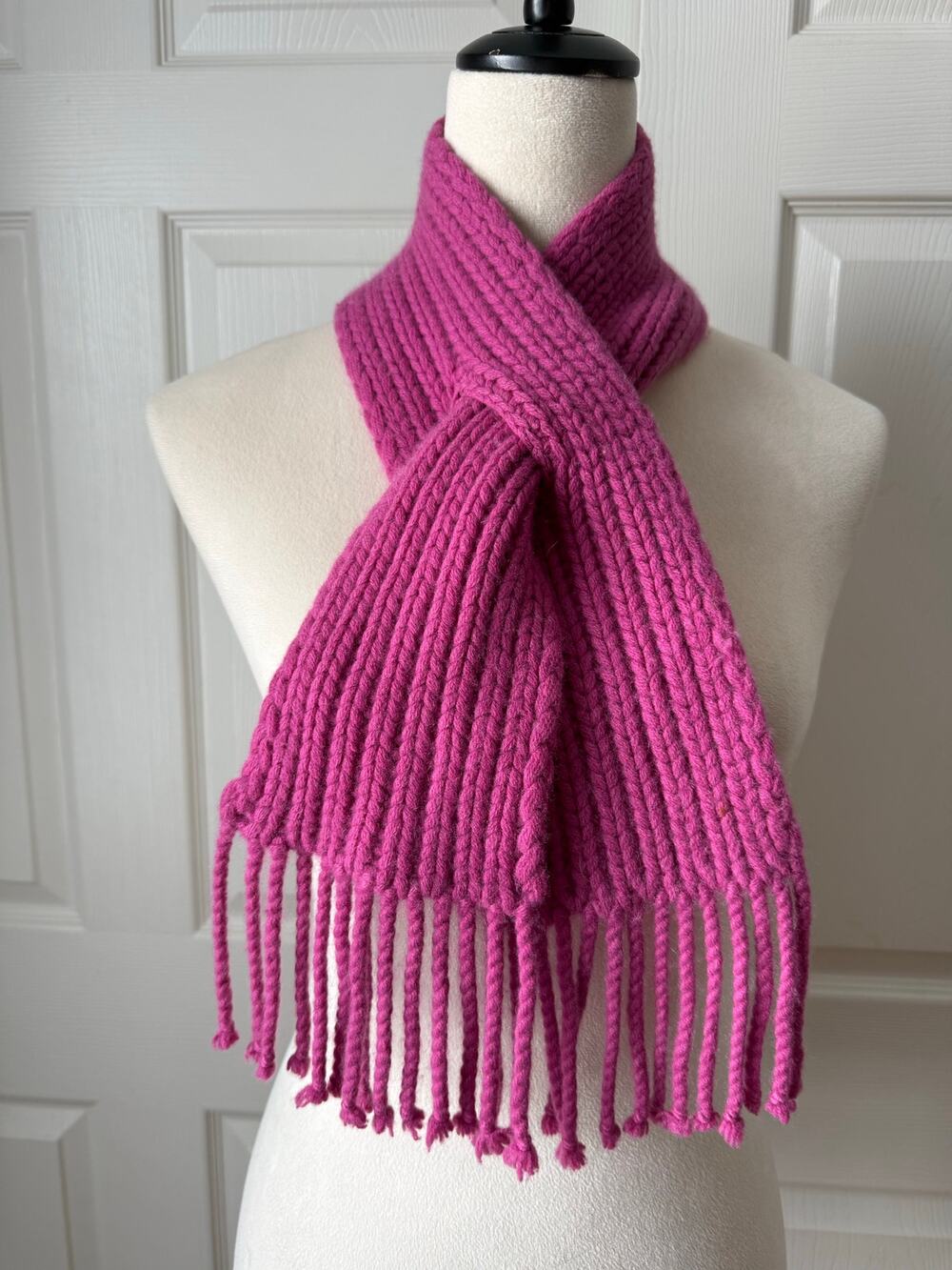 Banana Republic Hand Knit Cashmere Scarf Magenta Hot Pink Fringe‎ Chunky Luxe